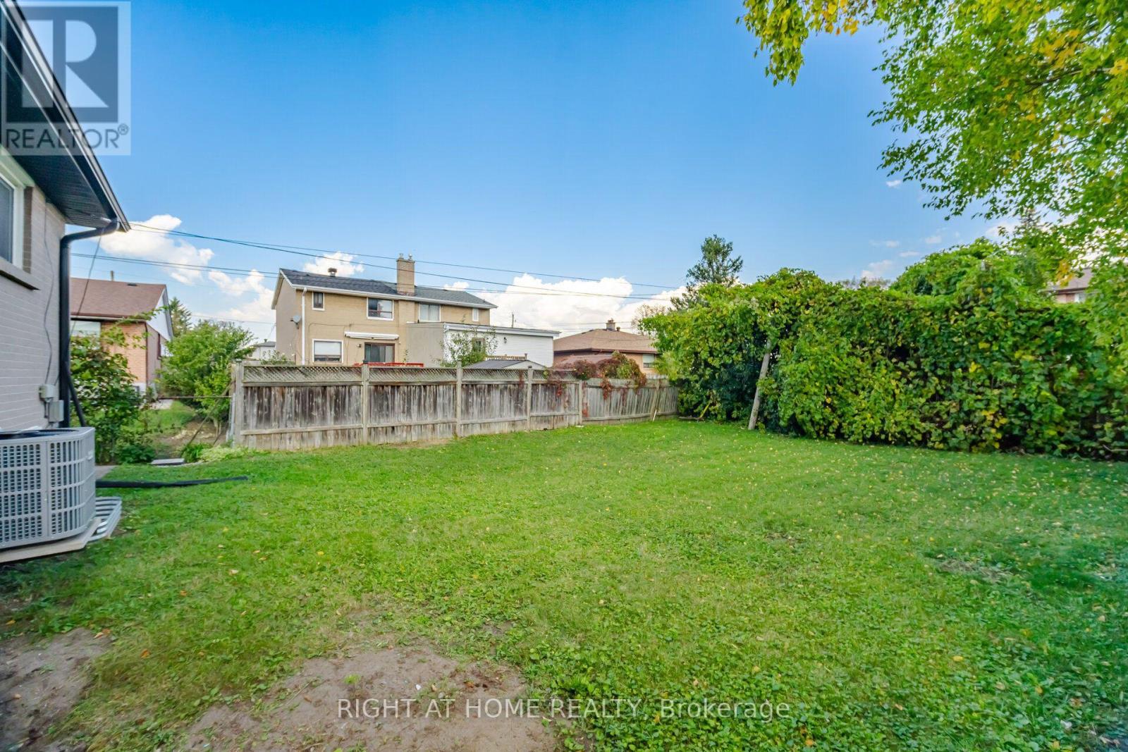 643 Perry Crescent — photo 49