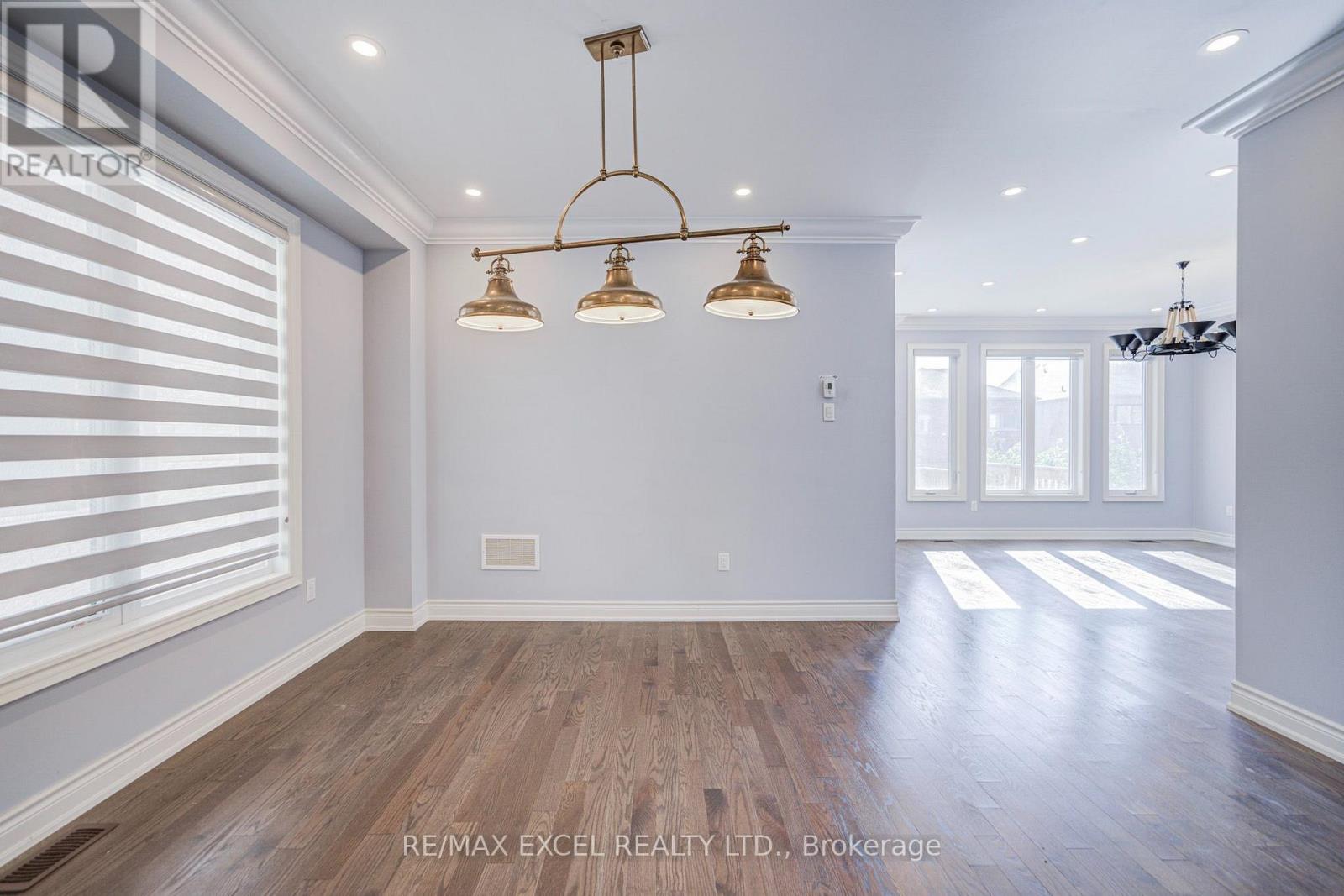 132 MEADOW VISTA CRESCENT - 2