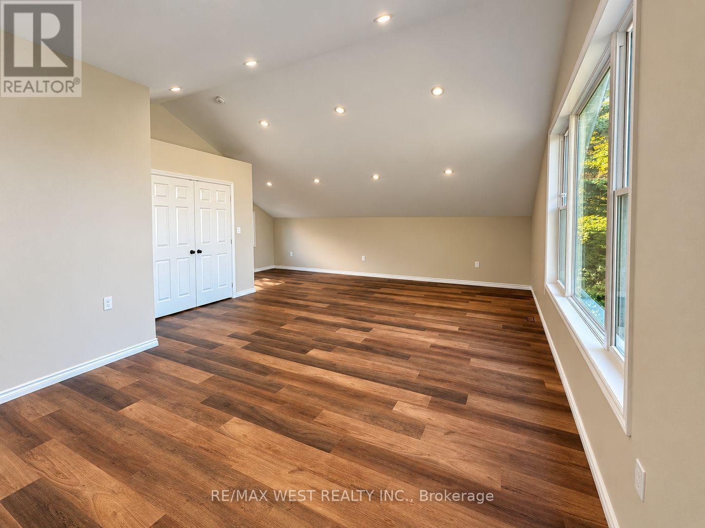 101 LORNE STREET - 3