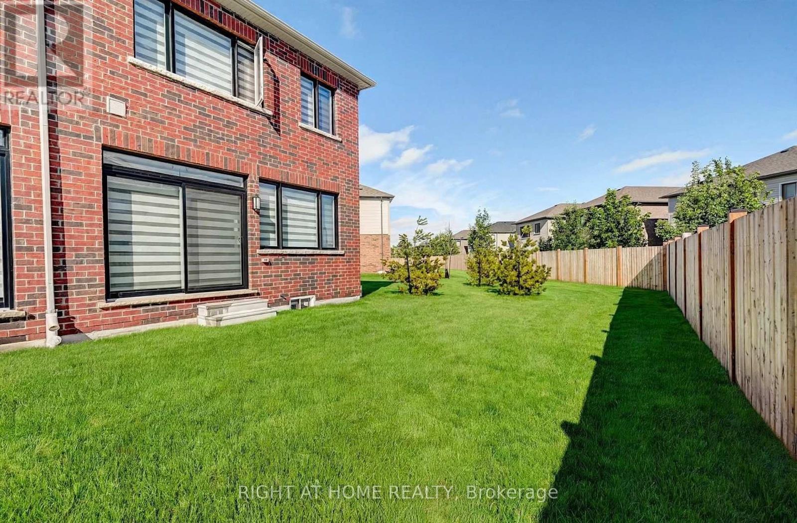 15 Blacklock Street — photo 38