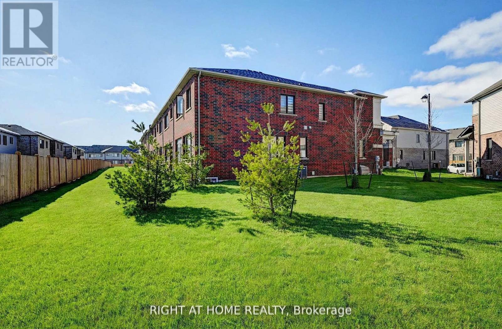 15 Blacklock Street — photo 39