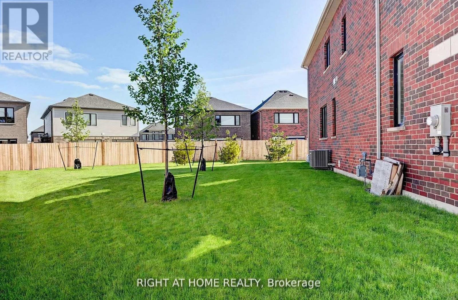 15 Blacklock Street — photo 40