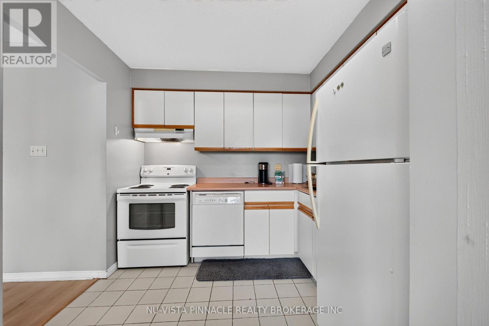 #708 695 RICHMOND STREET S - 17