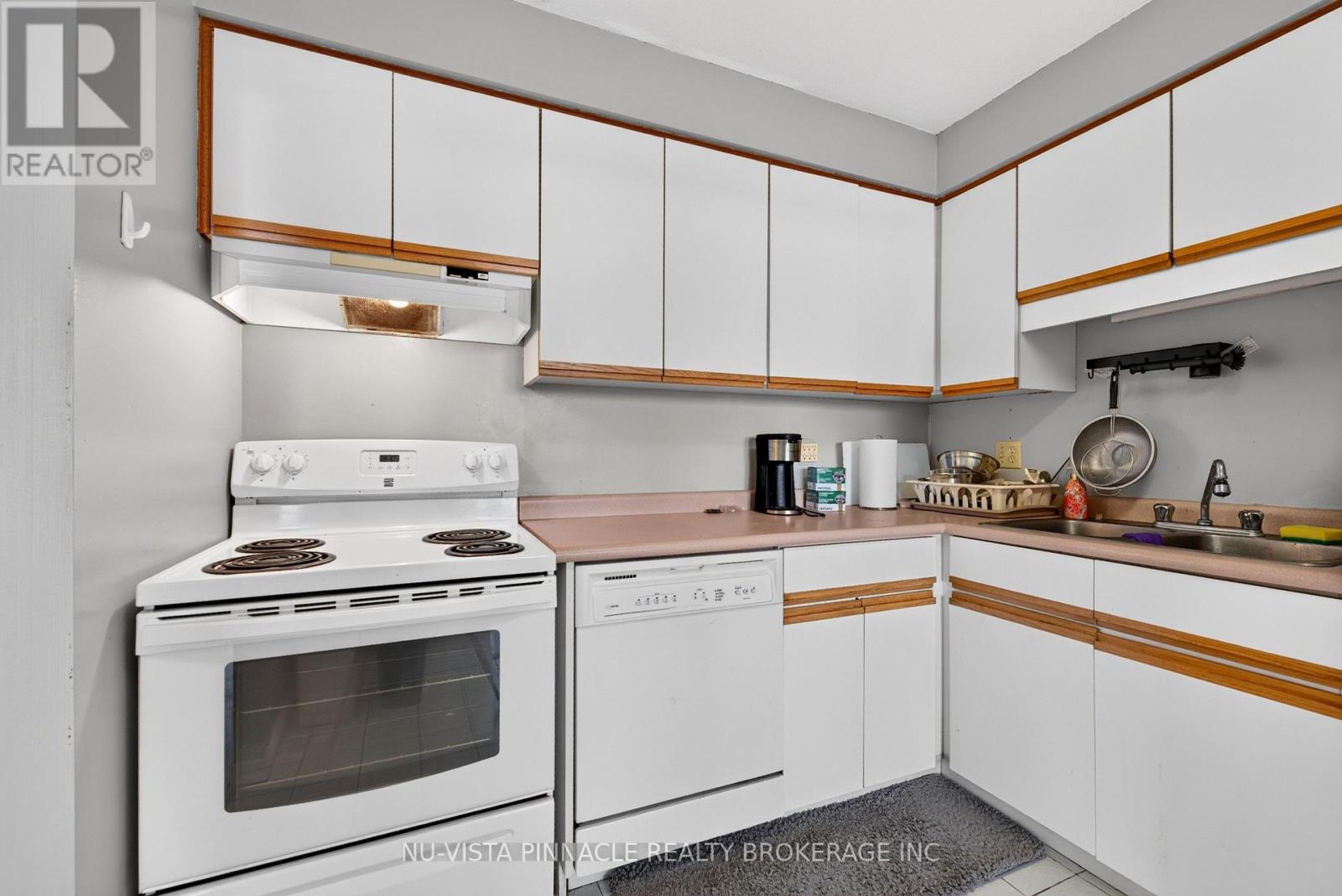 695 Richmond Street South — photo 18