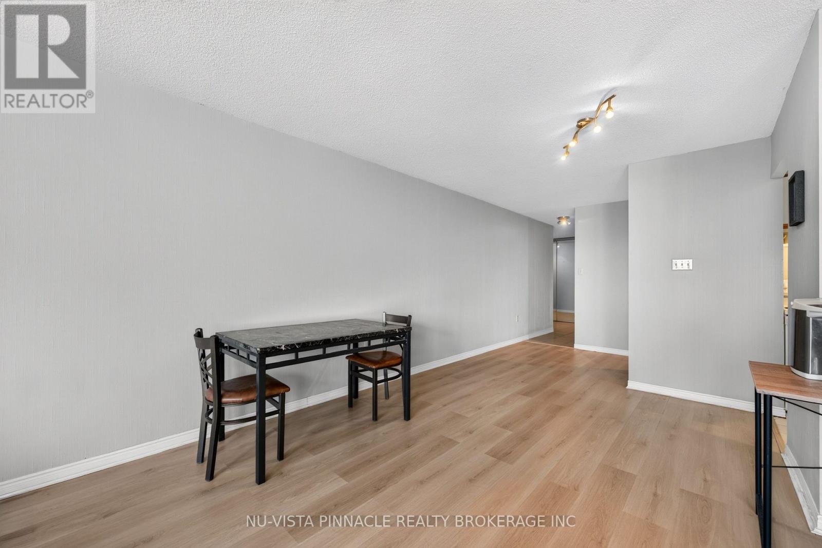 695 Richmond Street South — photo 21