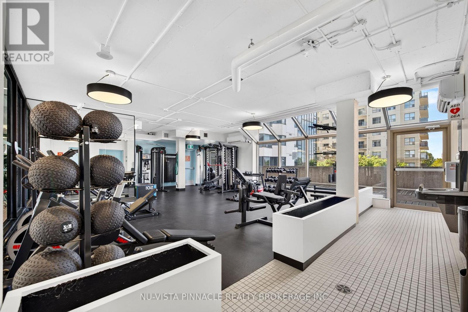 #708 695 RICHMOND STREET S - 34