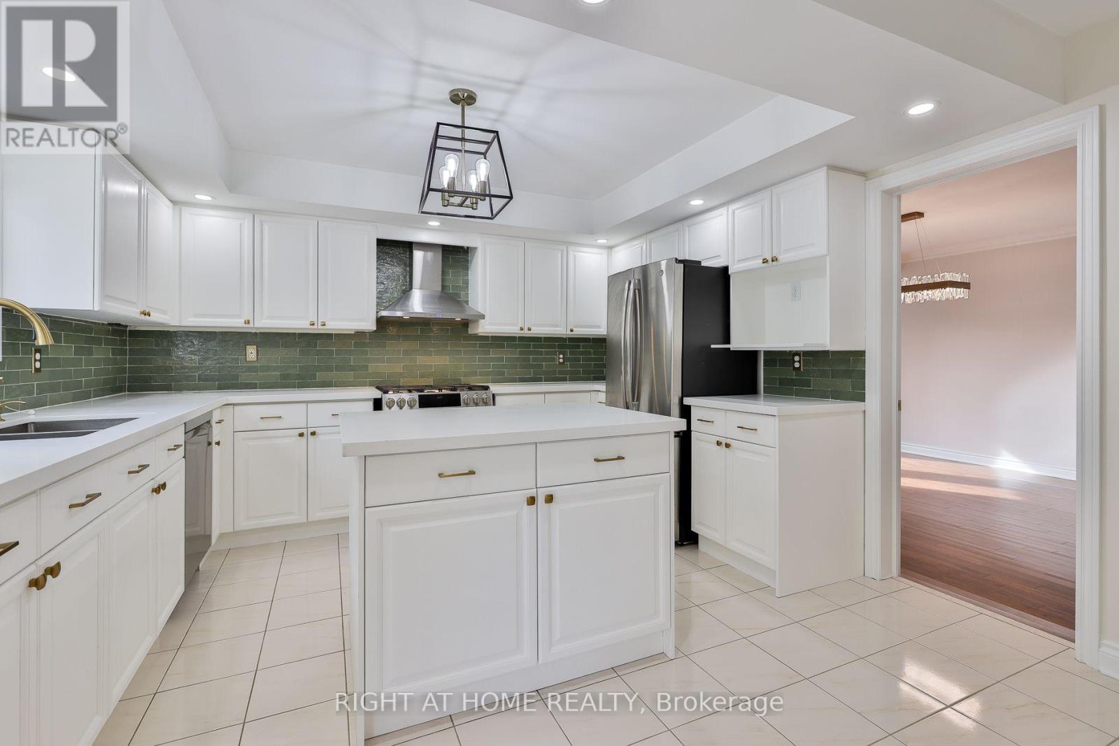 560 CHAGALL COURT - 12