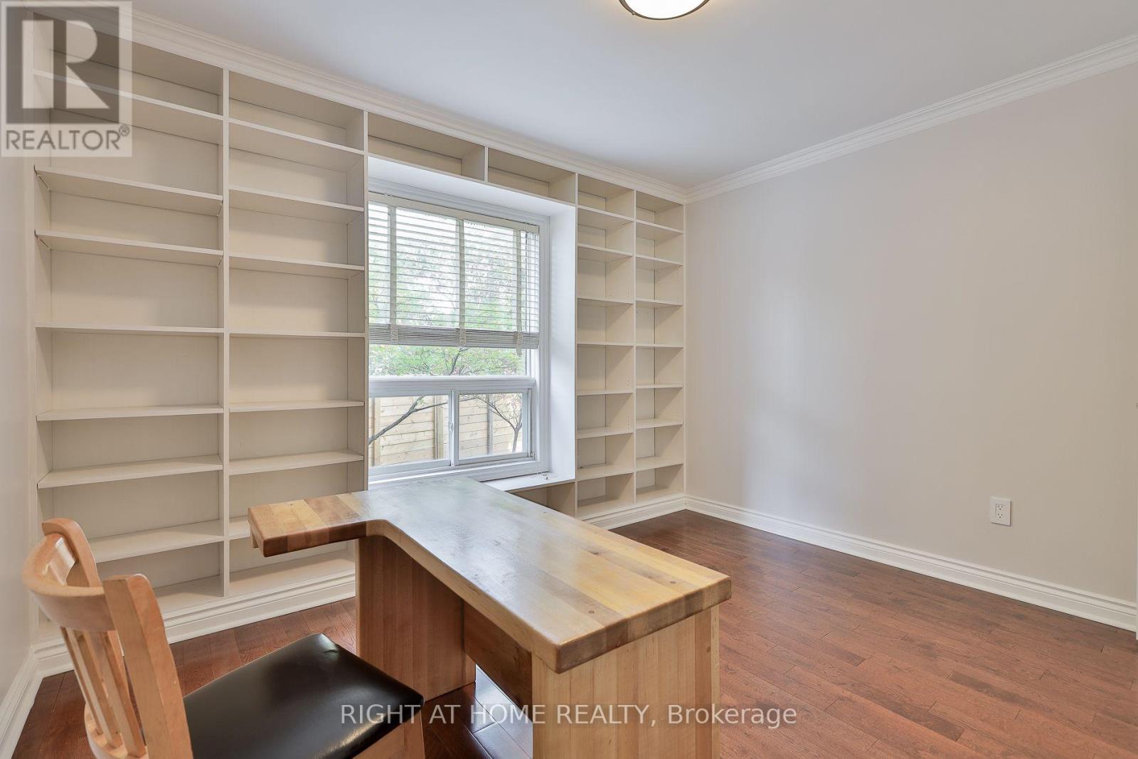 560 CHAGALL COURT - 23