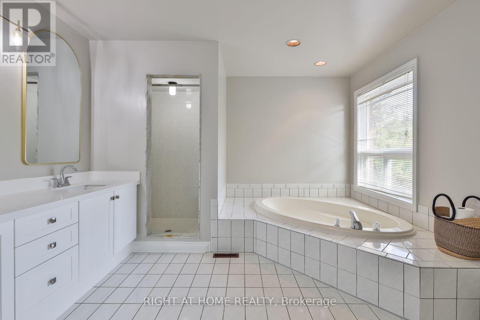560 CHAGALL COURT - 30