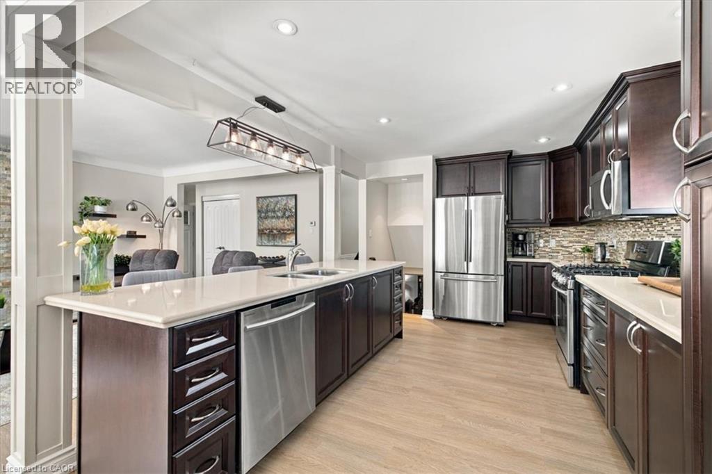 2408 Hereford Crescent — photo 14