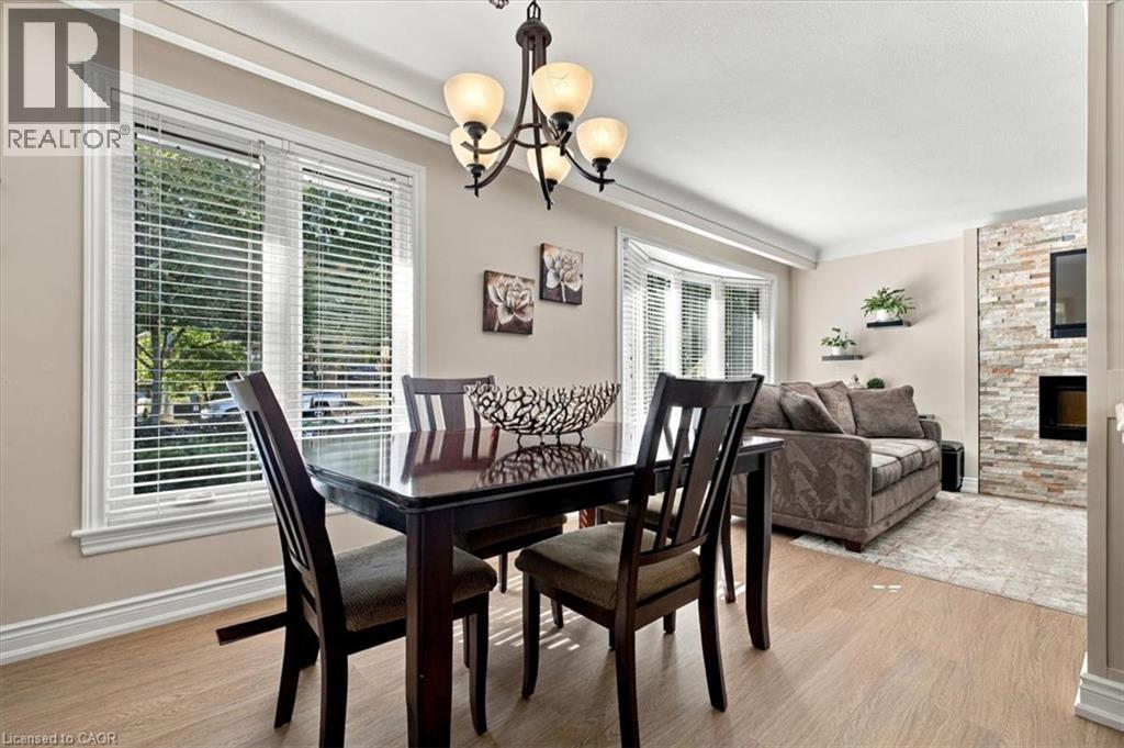 2408 Hereford Crescent — photo 10