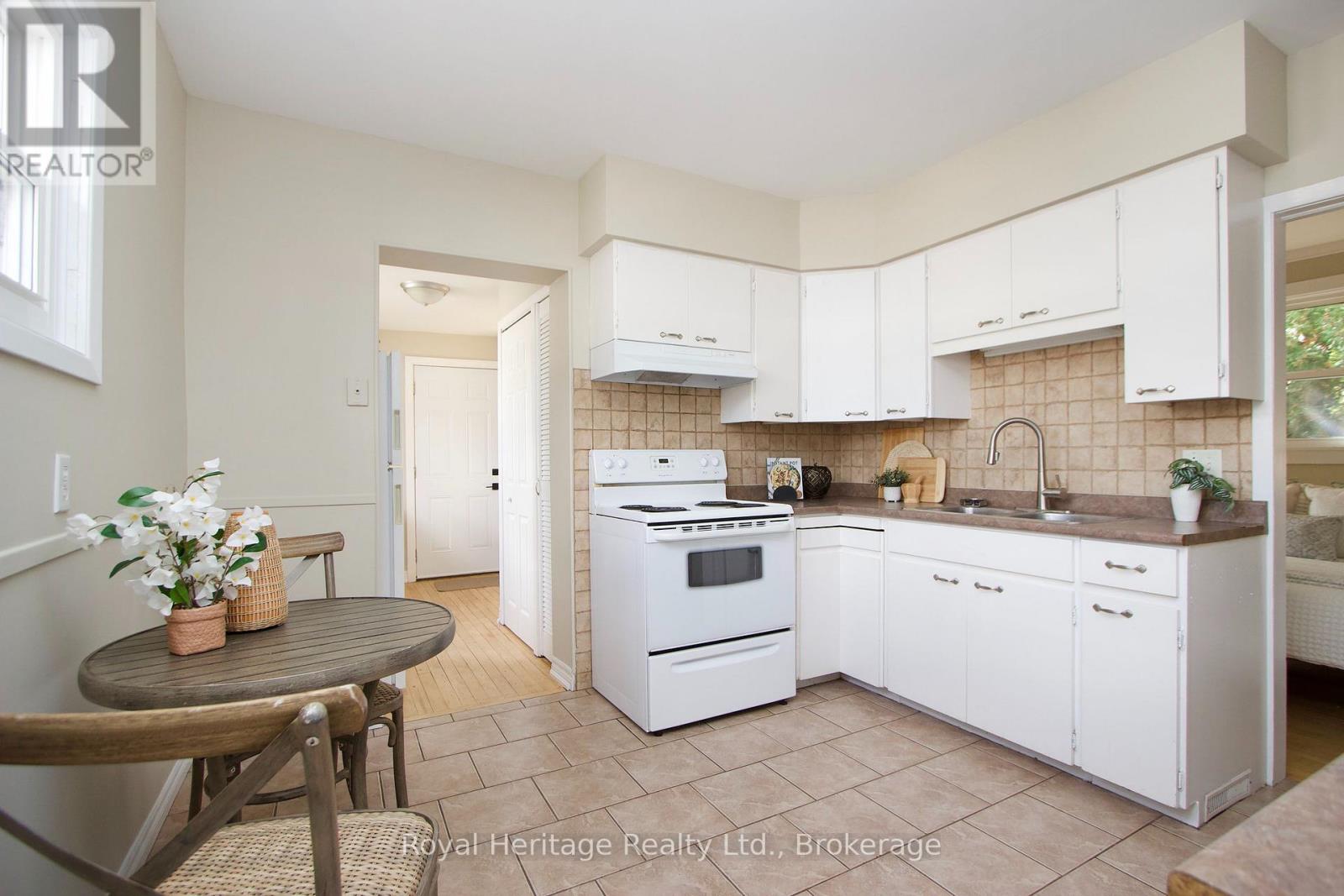 15 Russett Avenue, Oshawa, ON photo 6