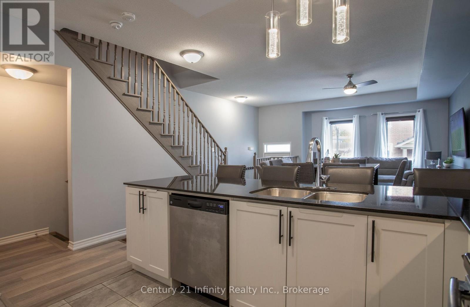 4 Dunsley Way, Whitby, ON photo 14