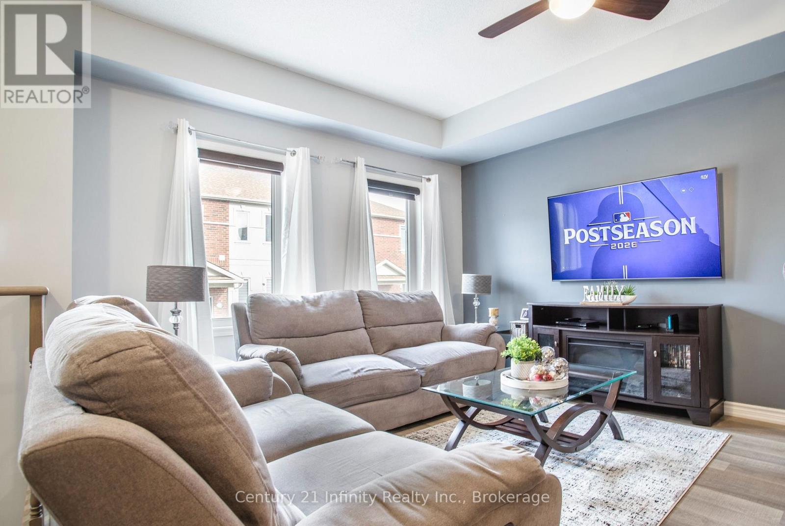 4 Dunsley Way, Whitby, ON photo 2