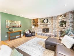 Living room - 1100 River Road, St Andrews, MB R1A4A7 Photo 9
