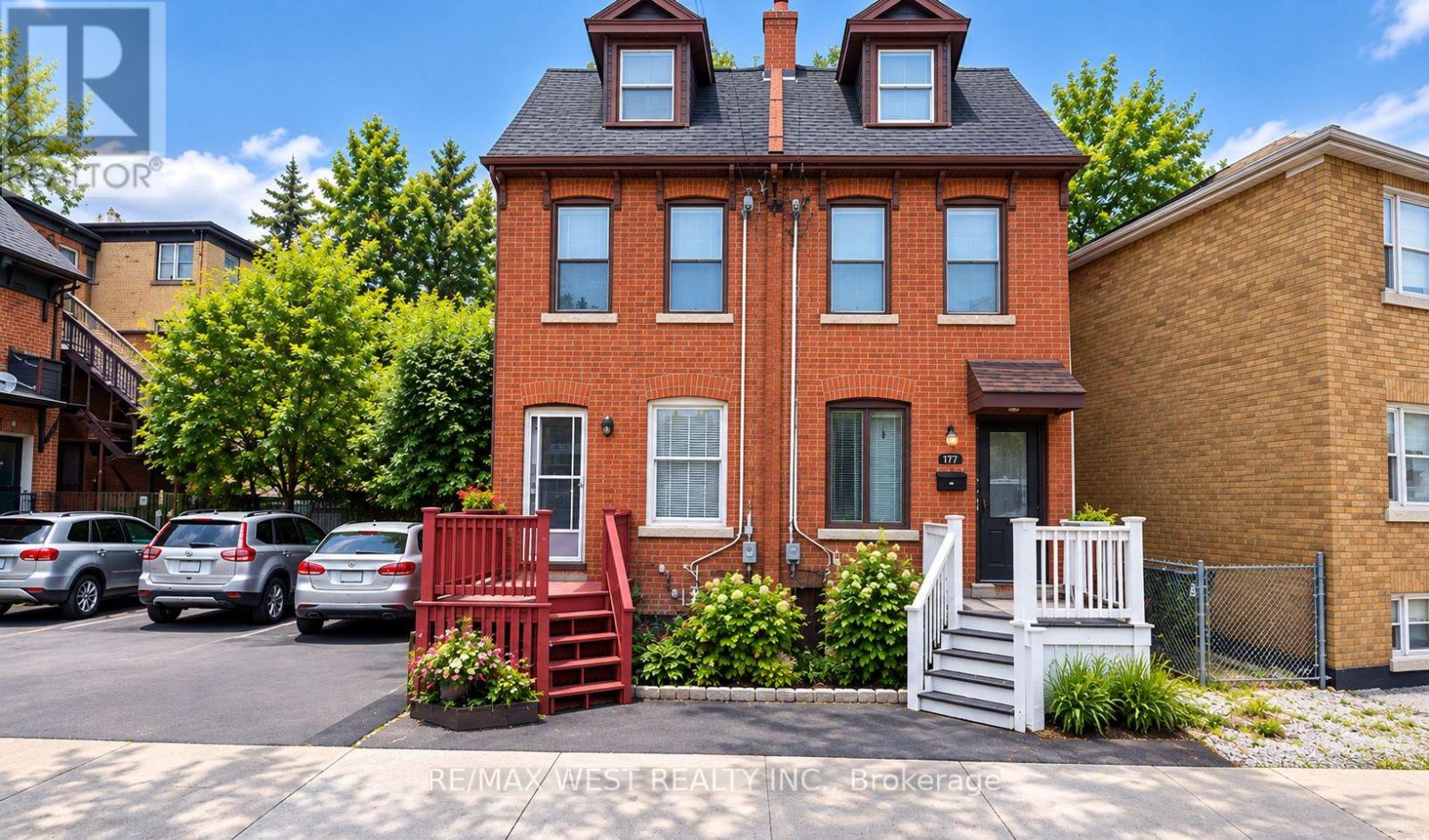 301 Dupont Street, Toronto, ON photo 1