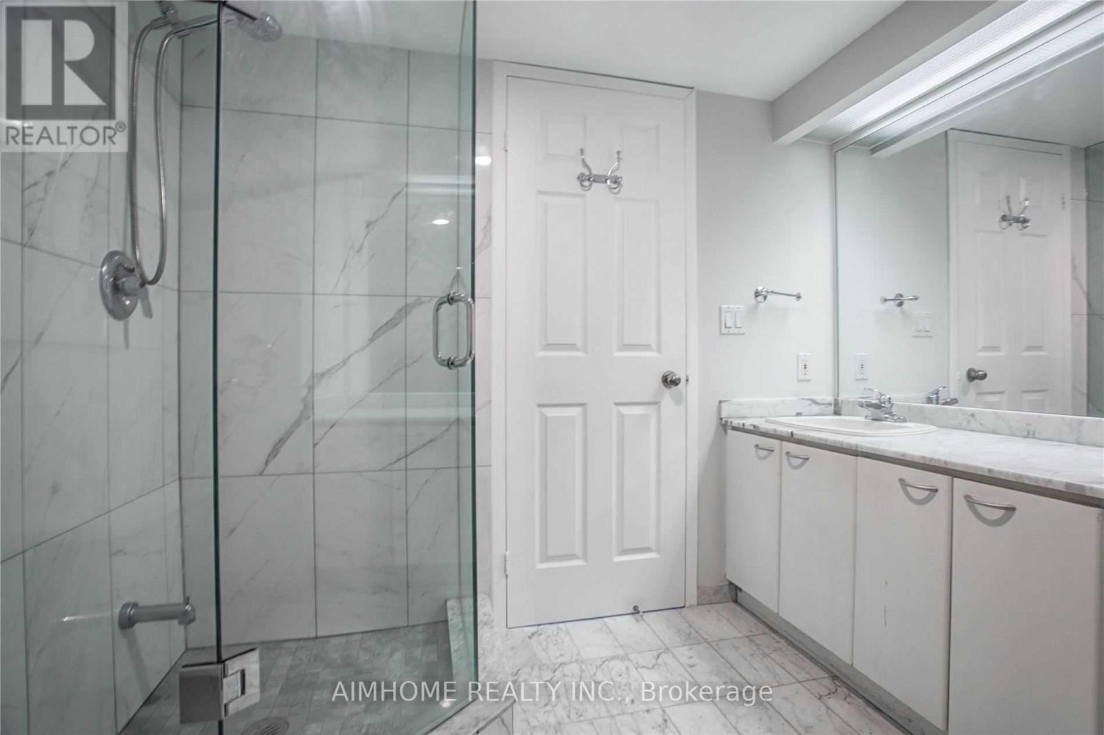 5 Concorde Place — photo 10