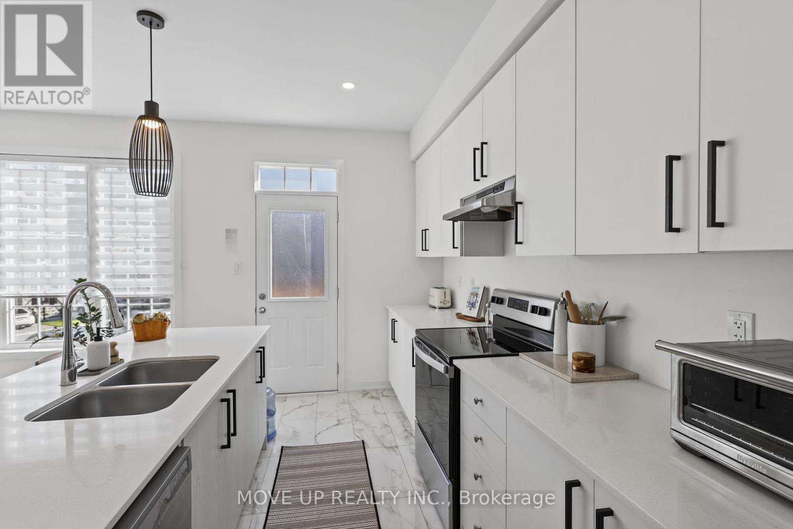 9 Andrew Knowles Lane South, East Gwillimbury, ON photo 11