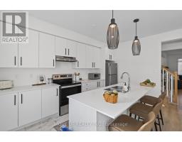 9 Andrew Knowles Lane S, East Gwillimbury, ON L0G1M0 Photo 10