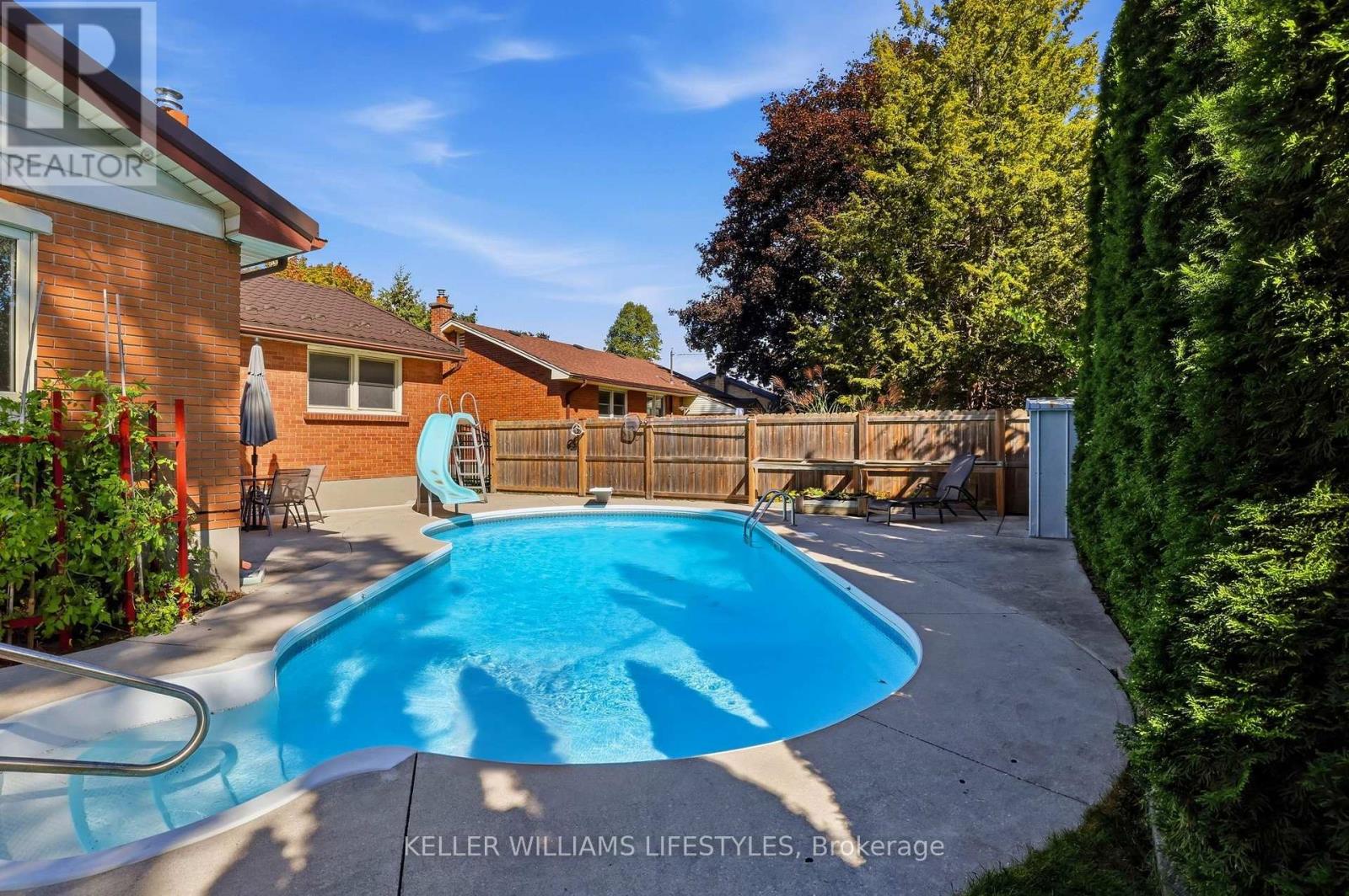 149 Manitoulin Drive — photo 28
