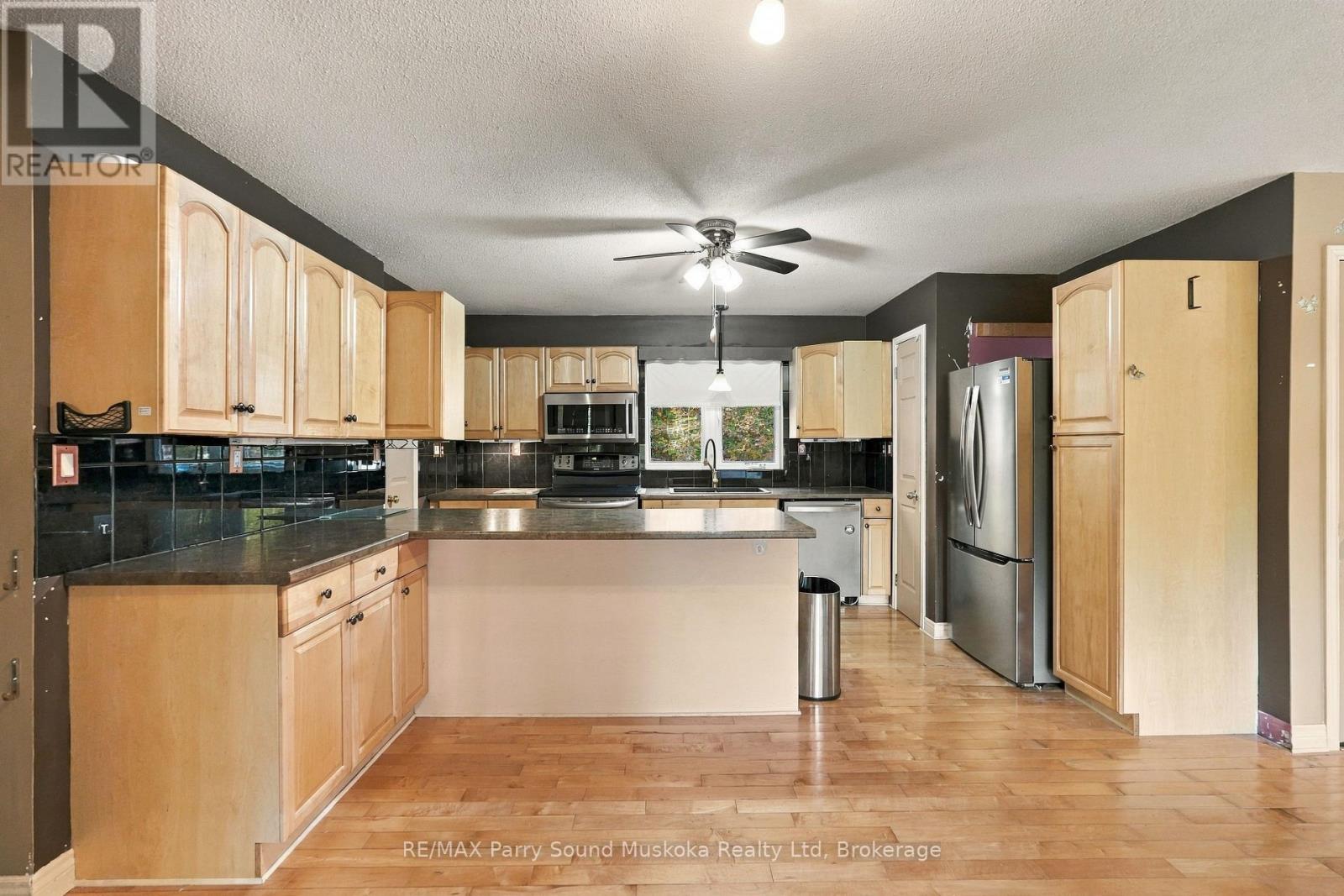 5 MAPLEWOOD DRIVE - 9