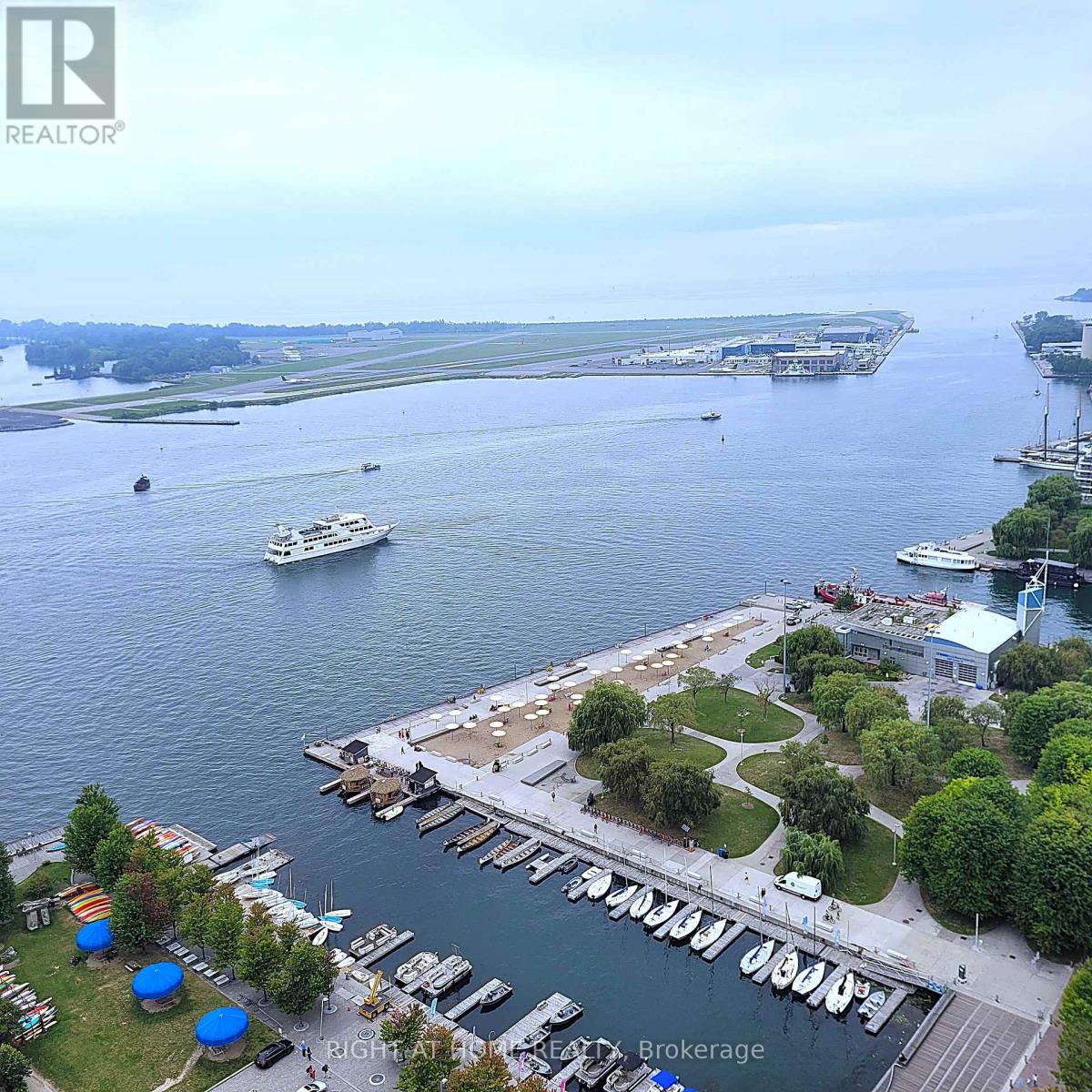 Photo of 270 Queens Quay