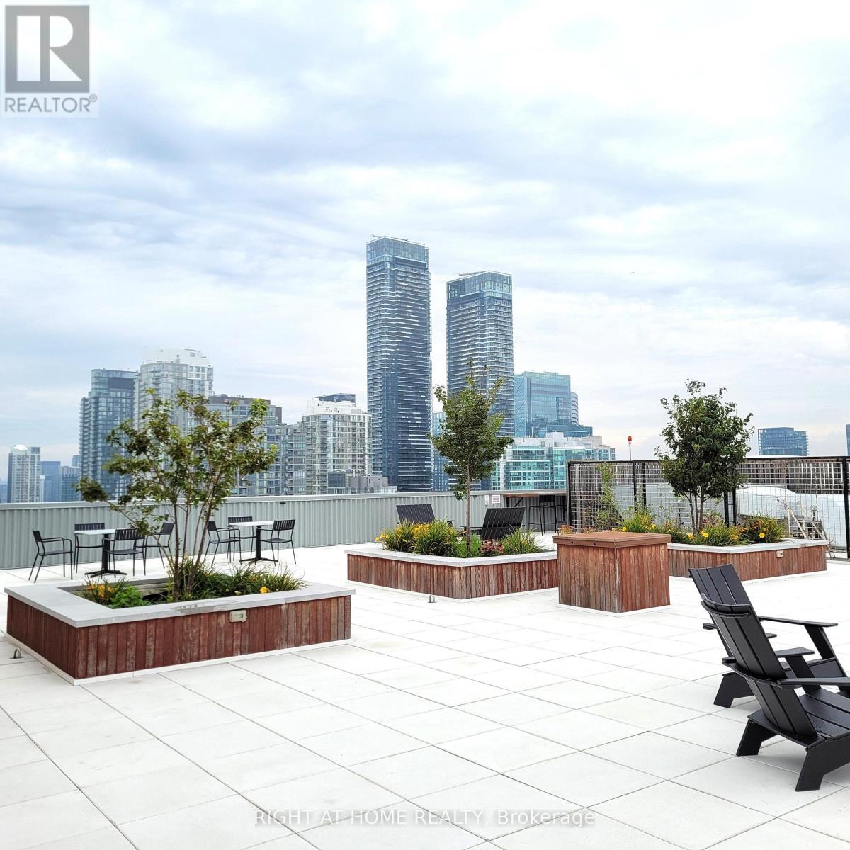 270 Queens Quay West — photo 10