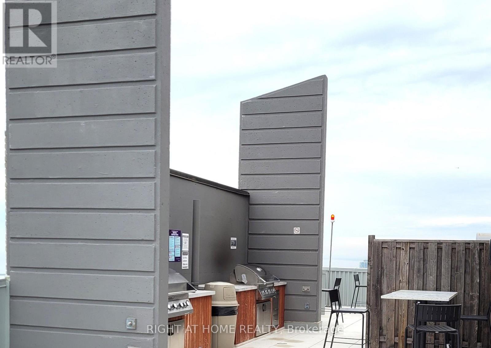 270 Queens Quay West — photo 11