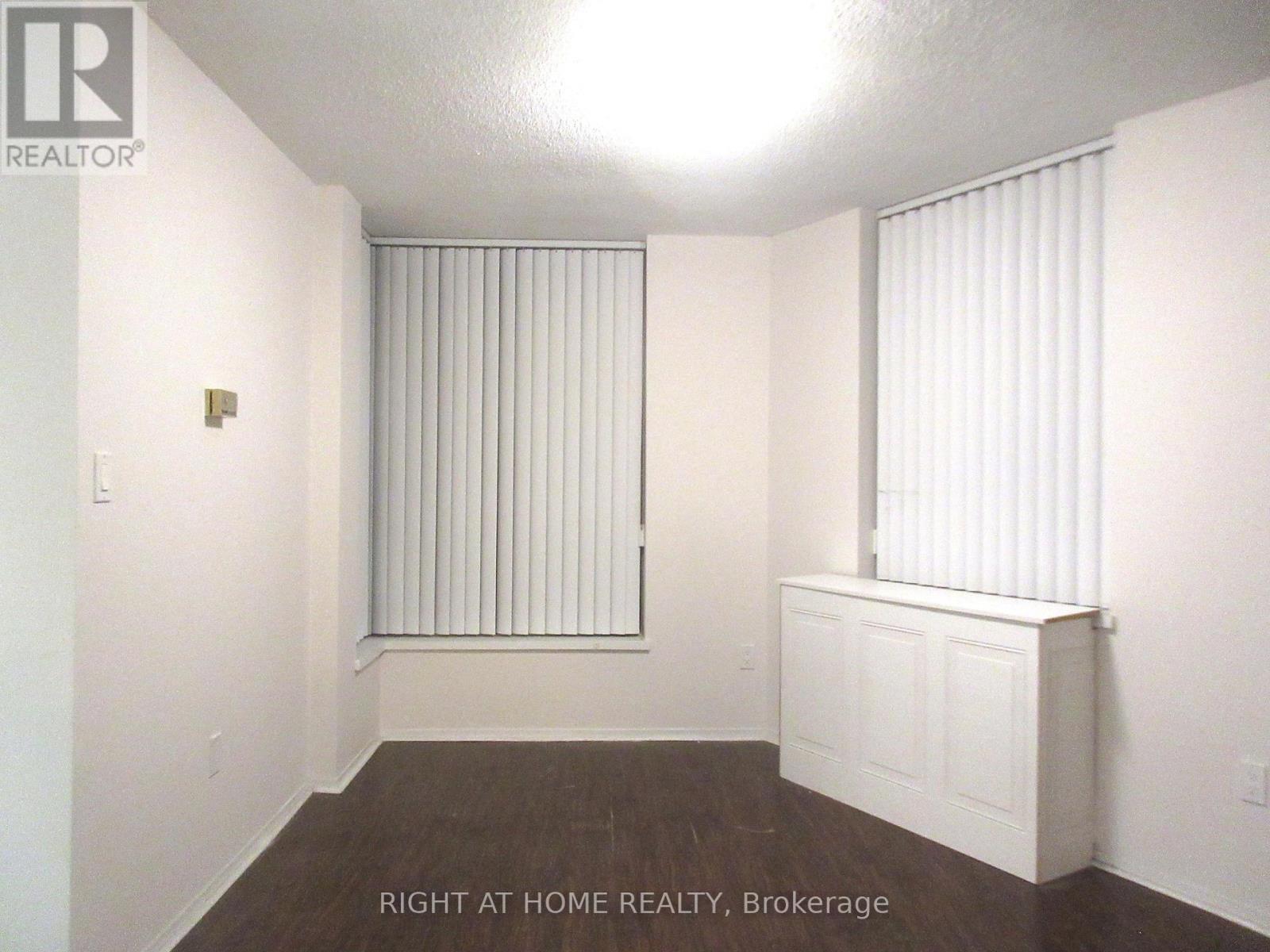 270 Queens Quay West — photo 4