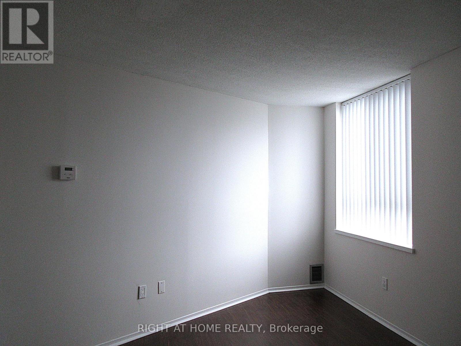 270 Queens Quay West — photo 8