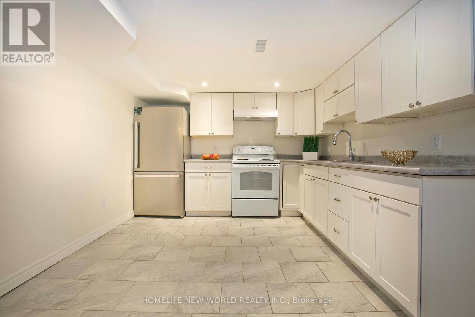 1390 Garvolin Avenue, Pickering, ON photo 20
