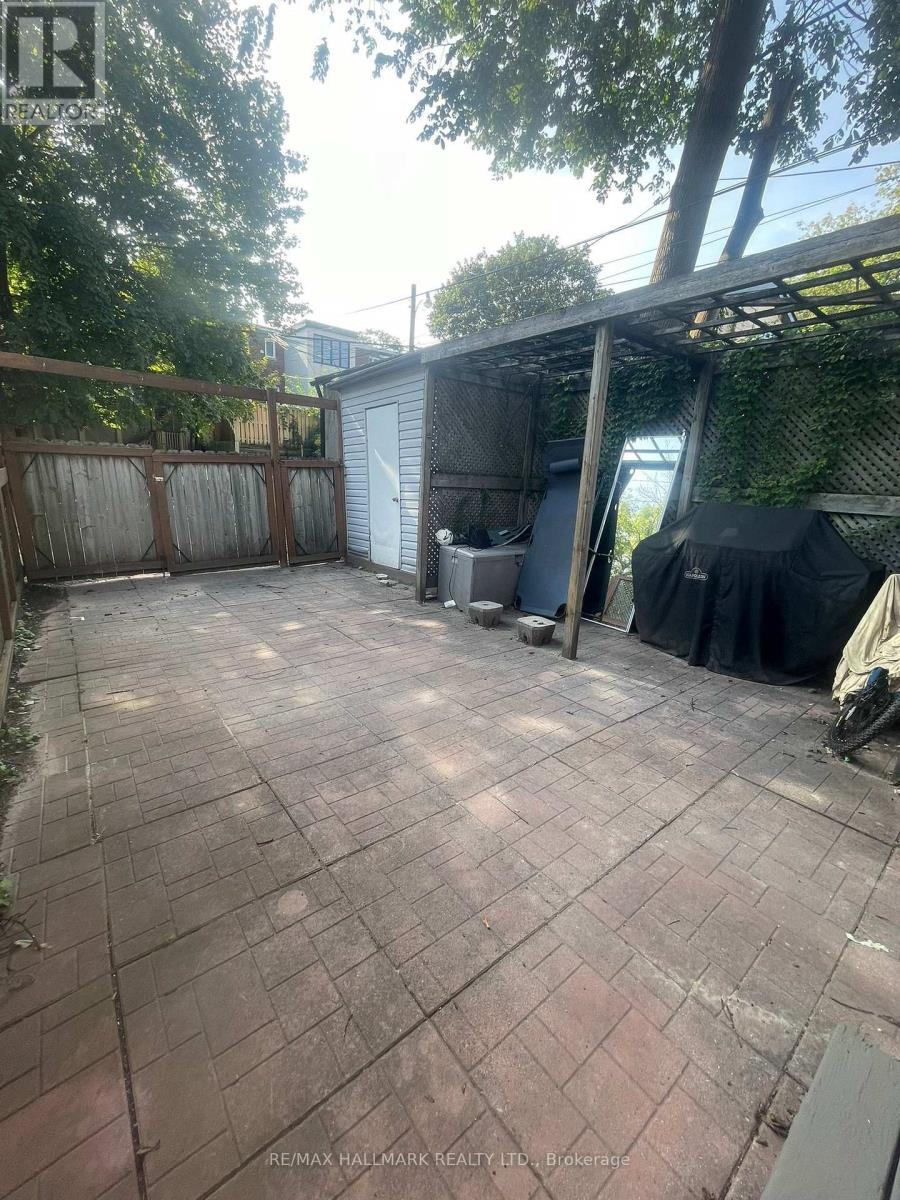 372 Woodbine Avenue — photo 8