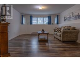 14 Warren Drive thumbnail 15