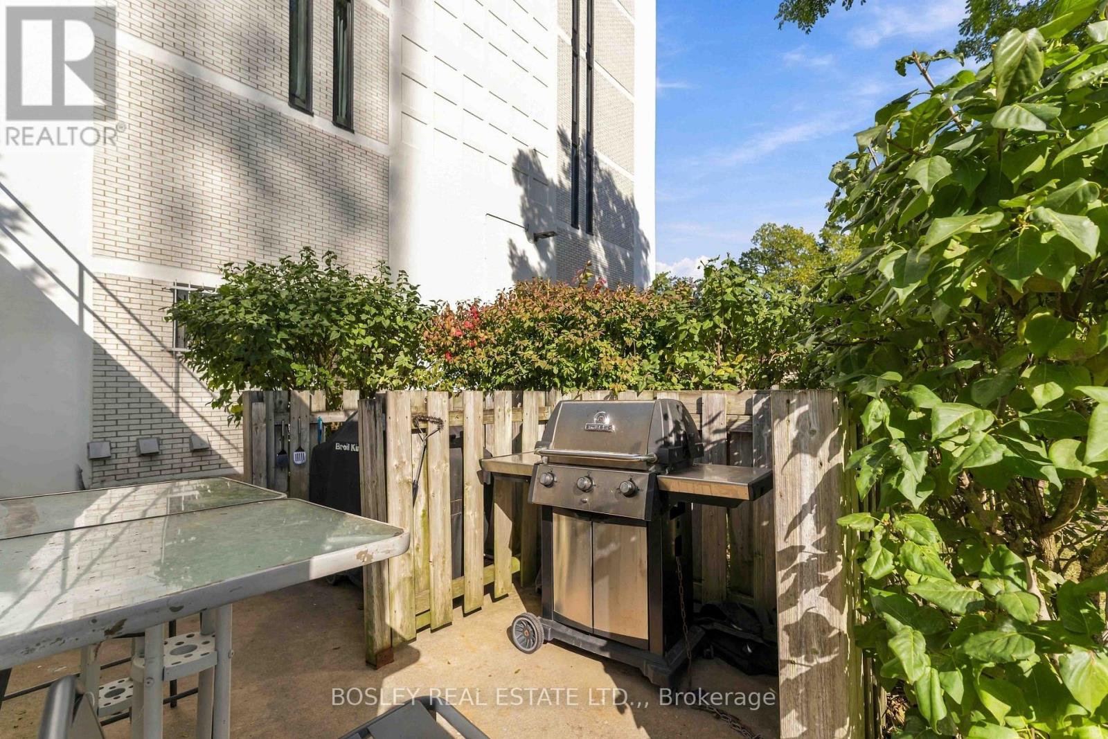 15 Towering Heights Boulevard — photo 32