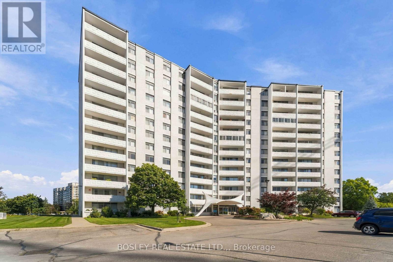 15 Towering Heights Boulevard