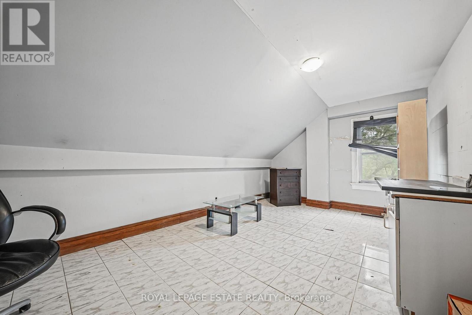 112 BALDWIN STREET - 27