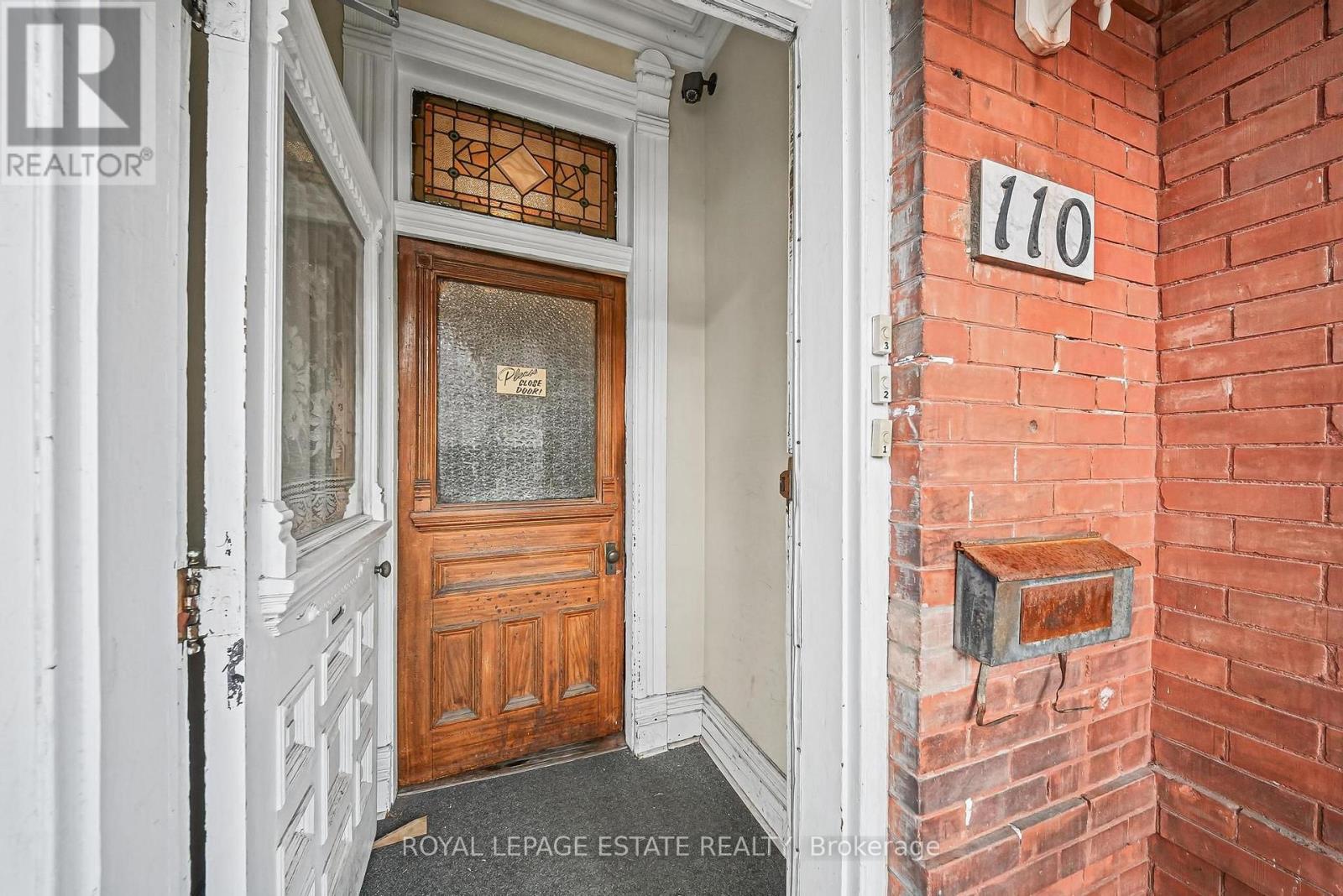 110 Baldwin Street, Toronto, ON photo 3