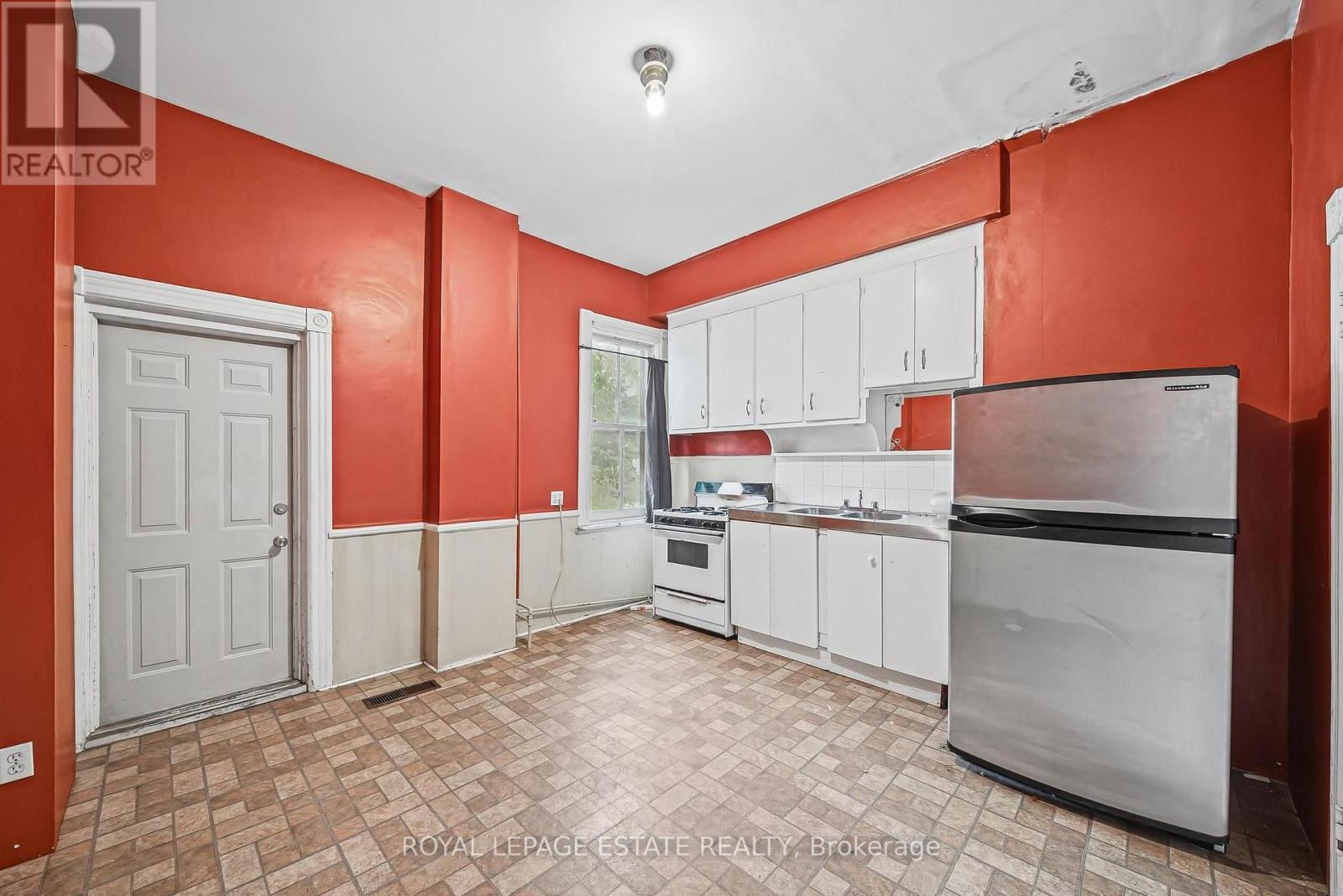 110-112 Baldwin Street, Toronto, ON photo 12