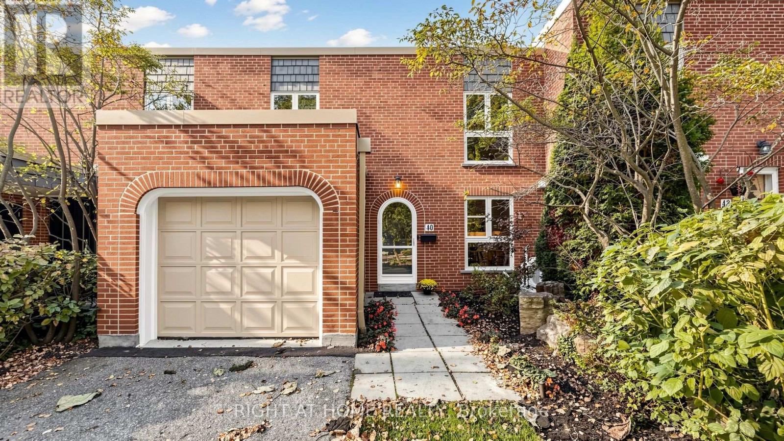 40 Snowshoe Mill Way, Toronto, ON photo 2