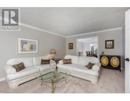 Family room - 22 Mcclenny Drive N, Aurora, ON L4G5P6 Photo 7