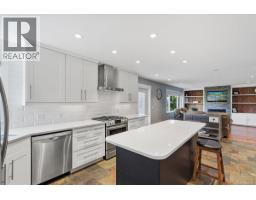 558 Johnstone Rd, French Creek, BC V9P2A5 Photo 17