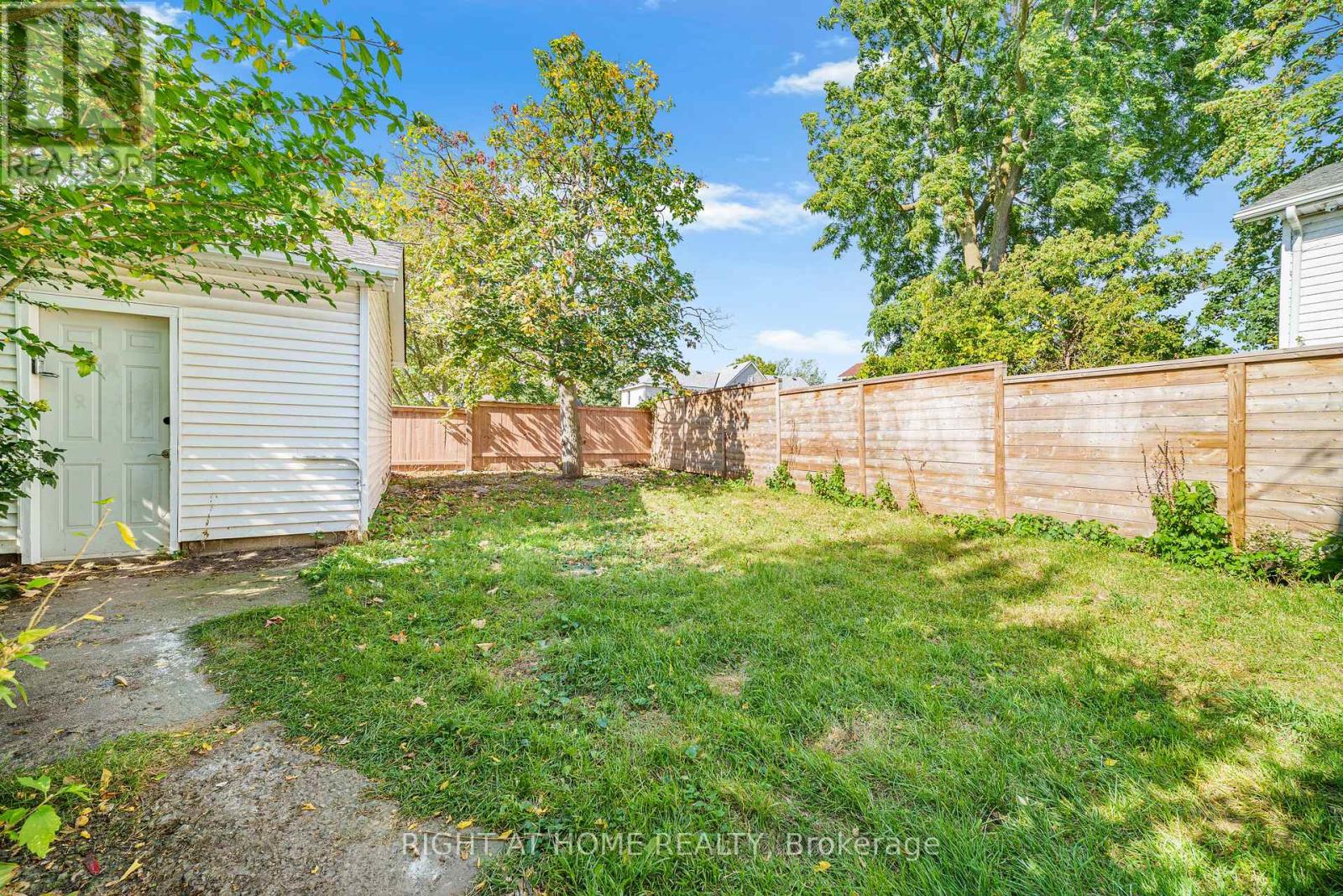 144 Waterloo Street — photo 31