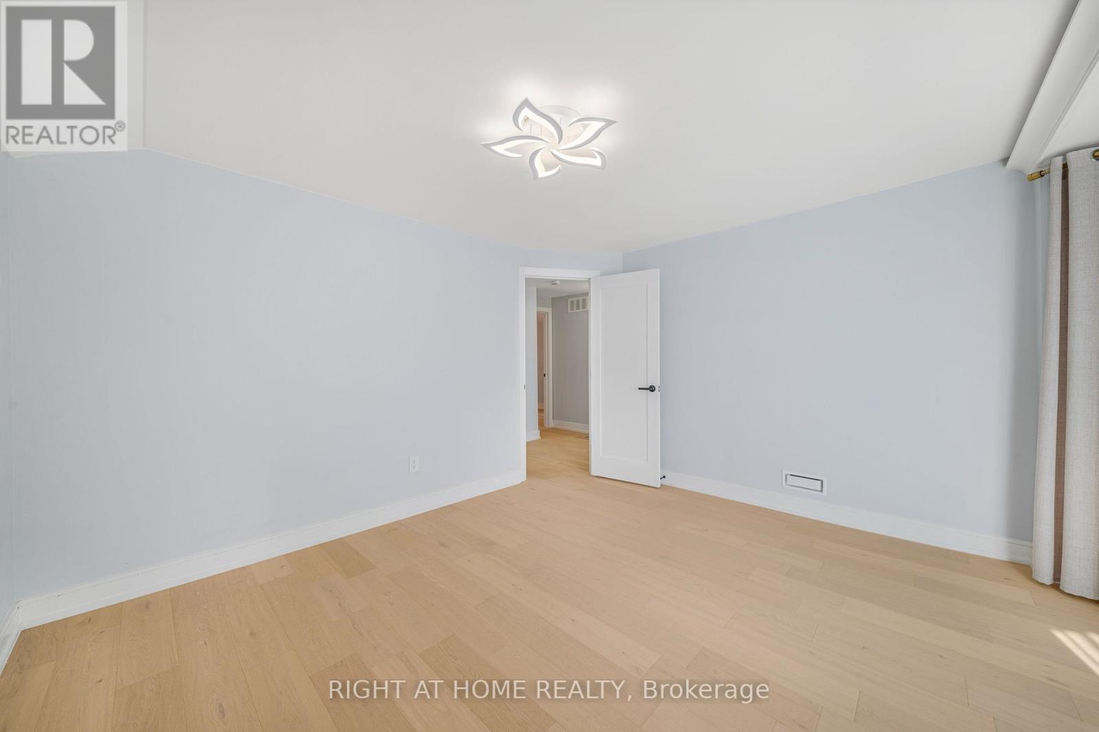 144 Waterloo Street — photo 23
