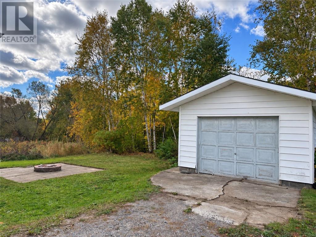 1581 Lakeshore Drive - 2