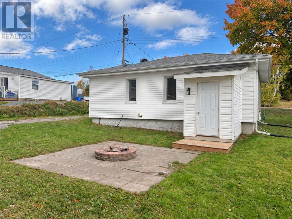 1581 Lakeshore Drive - 4