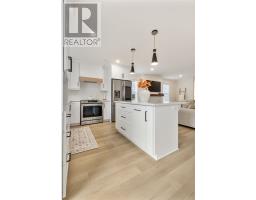 8 Rembrandt Boulevard thumbnail 14