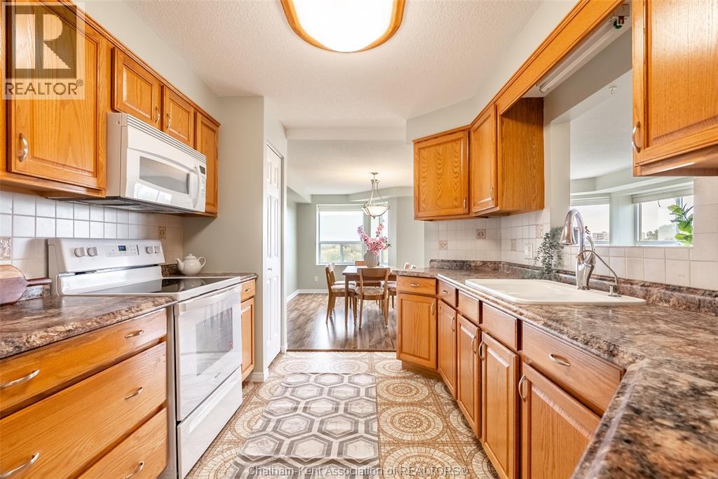 10 Van Allen Avenue — photo 10