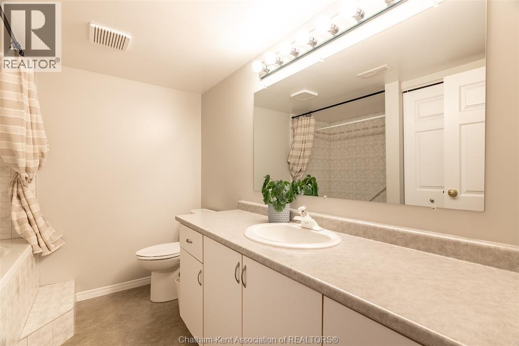 #903 10 Van Allen AVENUE - 22