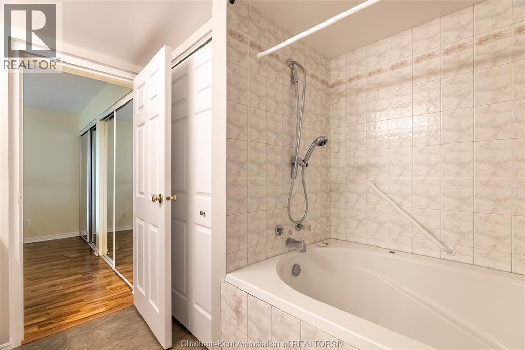 #903 10 Van Allen AVENUE - 23
