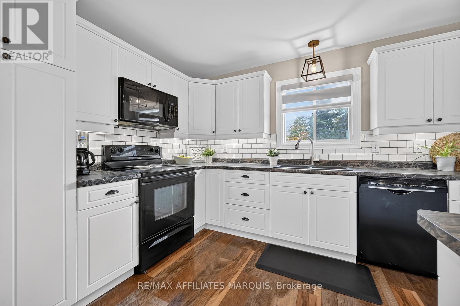 113 BAY ROAD - 17
